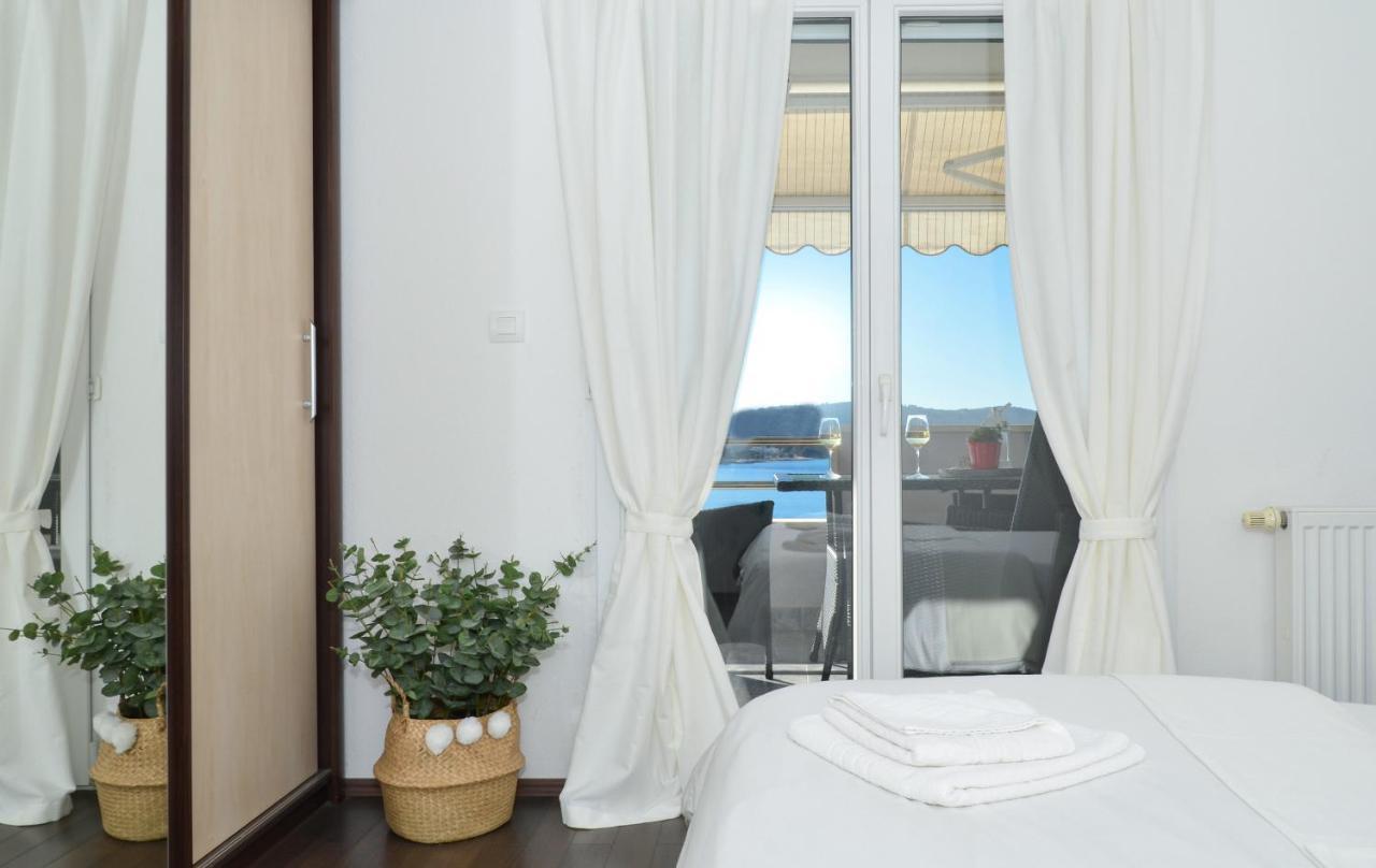 Copacabana Beach Apartments Trogir Buitenkant foto