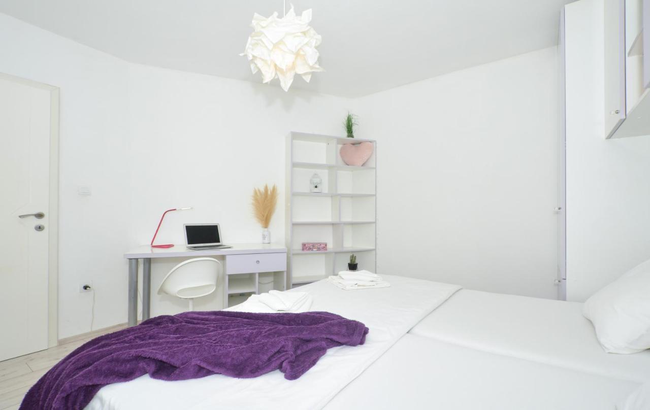 Copacabana Beach Apartments Trogir Buitenkant foto