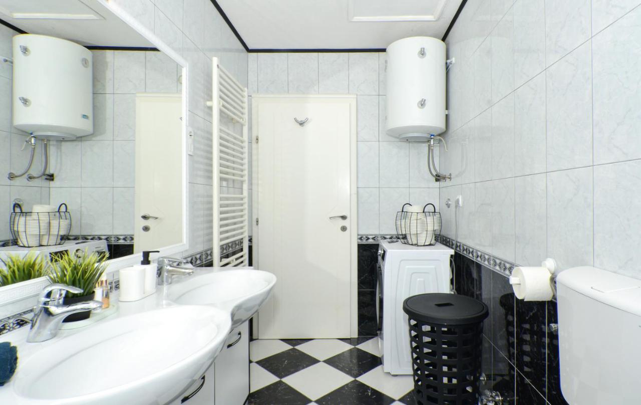 Copacabana Beach Apartments Trogir Buitenkant foto