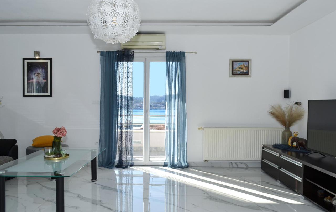 Copacabana Beach Apartments Trogir Buitenkant foto