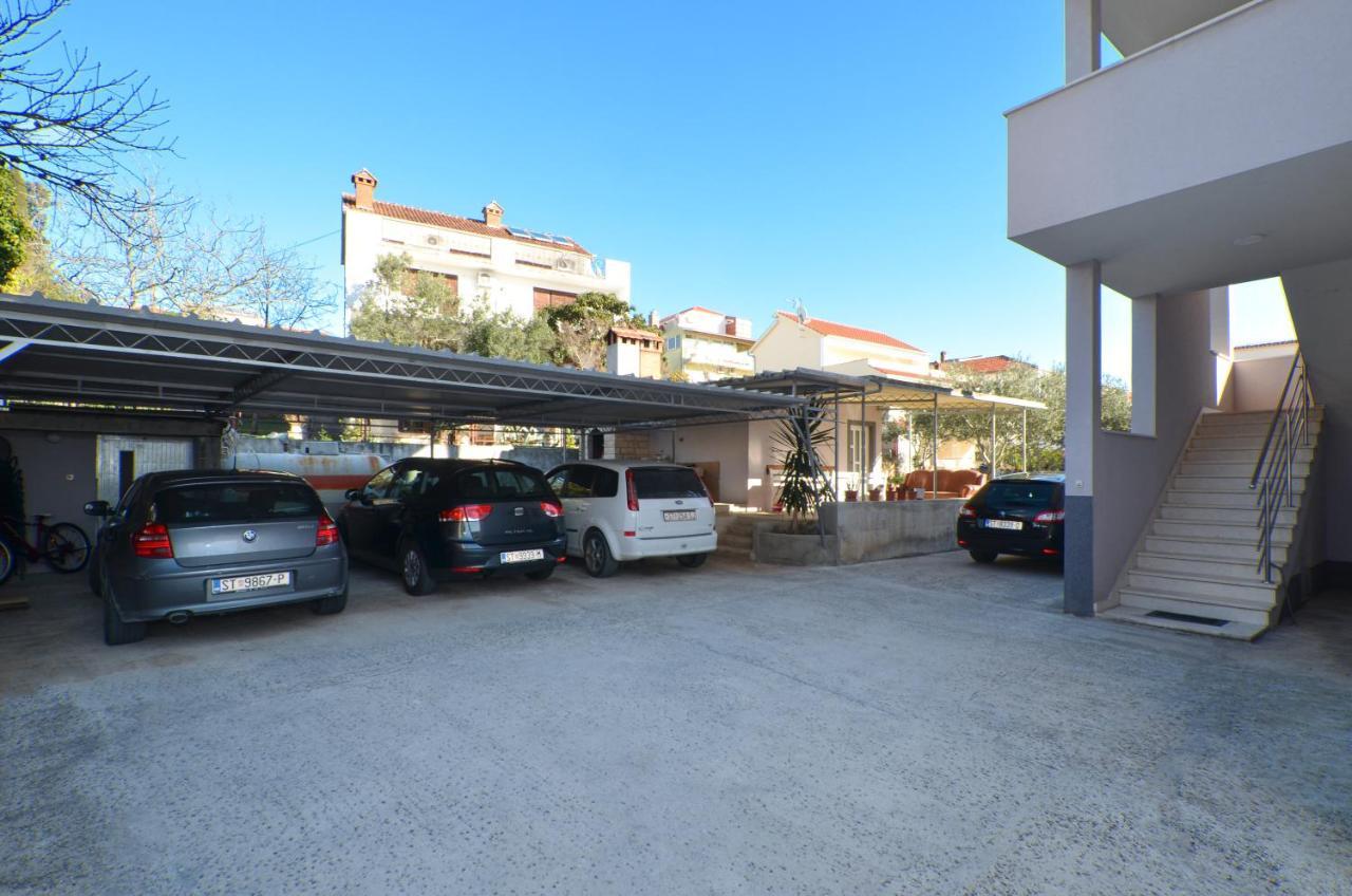 Copacabana Beach Apartments Trogir Buitenkant foto