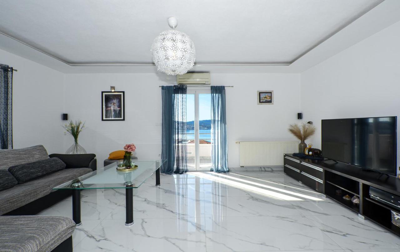 Copacabana Beach Apartments Trogir Buitenkant foto