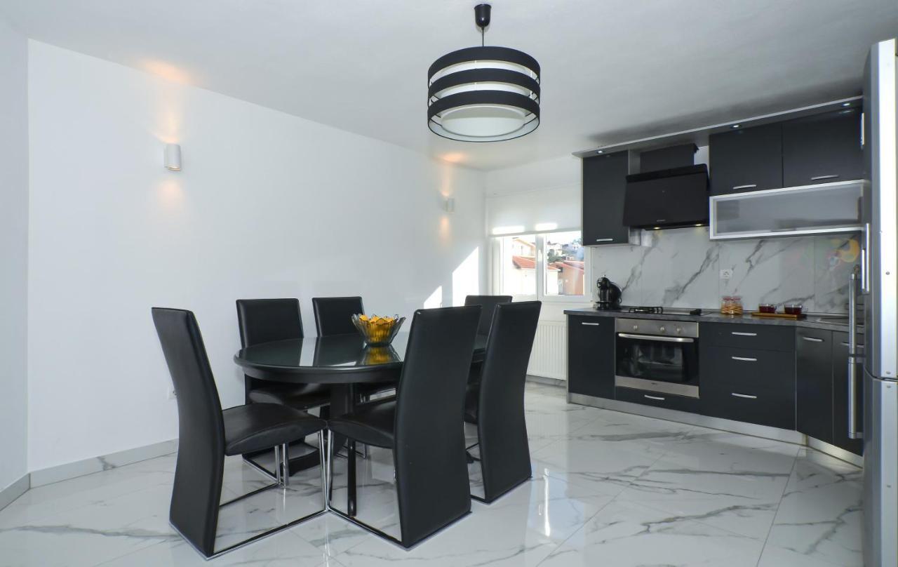 Copacabana Beach Apartments Trogir Buitenkant foto