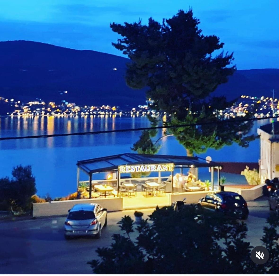 Copacabana Beach Apartments Trogir Buitenkant foto